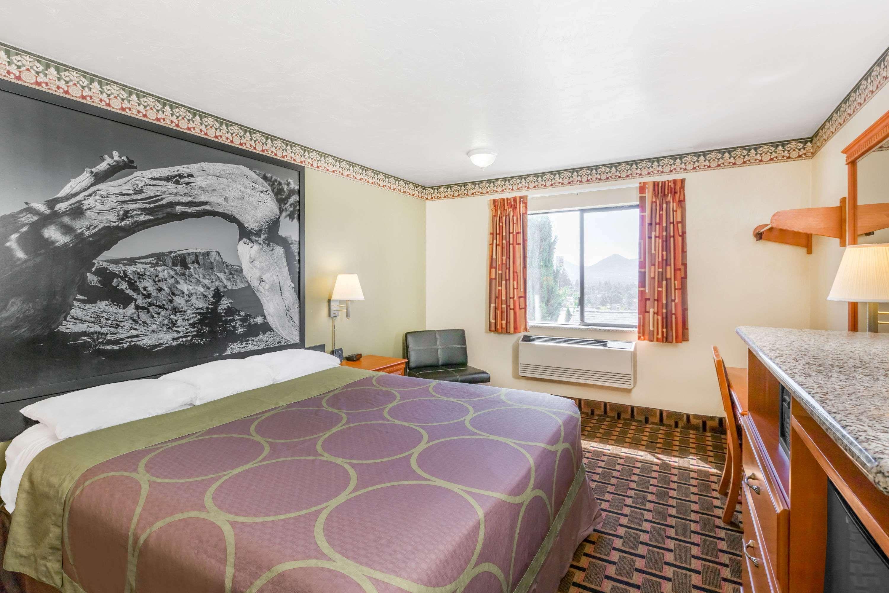Super 8 By Wyndham Grants Pass Motel Exterior photo
