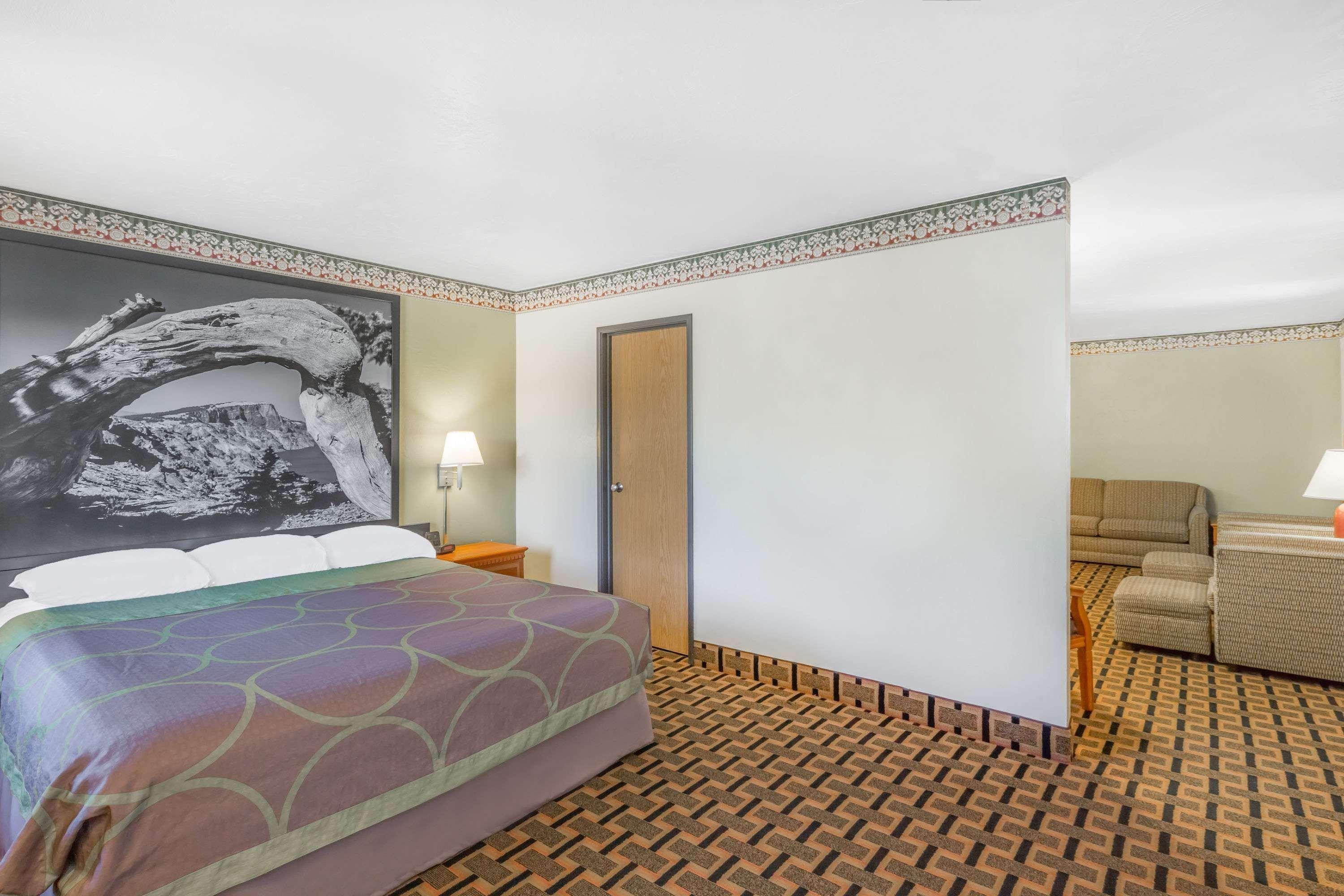 Super 8 By Wyndham Grants Pass Motel Exterior photo