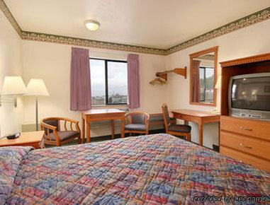 Super 8 By Wyndham Grants Pass Motel Exterior photo